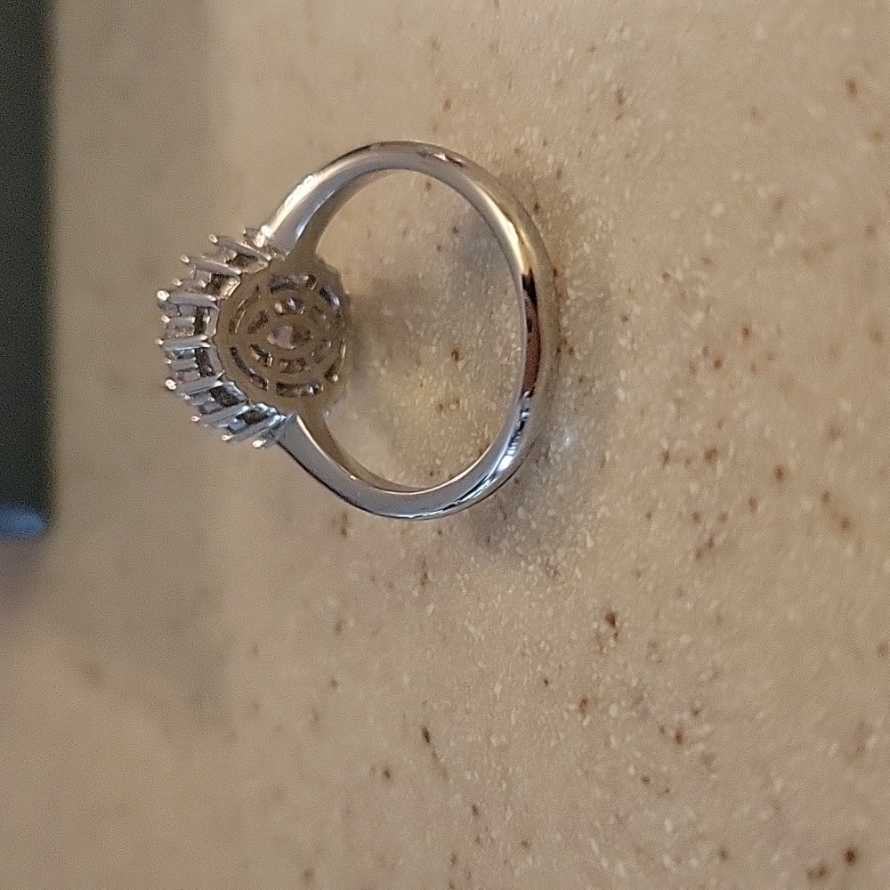 New ring - Picture 4 of 5